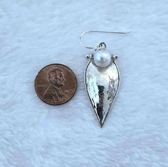 Noa Zuman Inverted Teardrop💧 With Freshwater Pearl Earrings - Picture 6 of 16